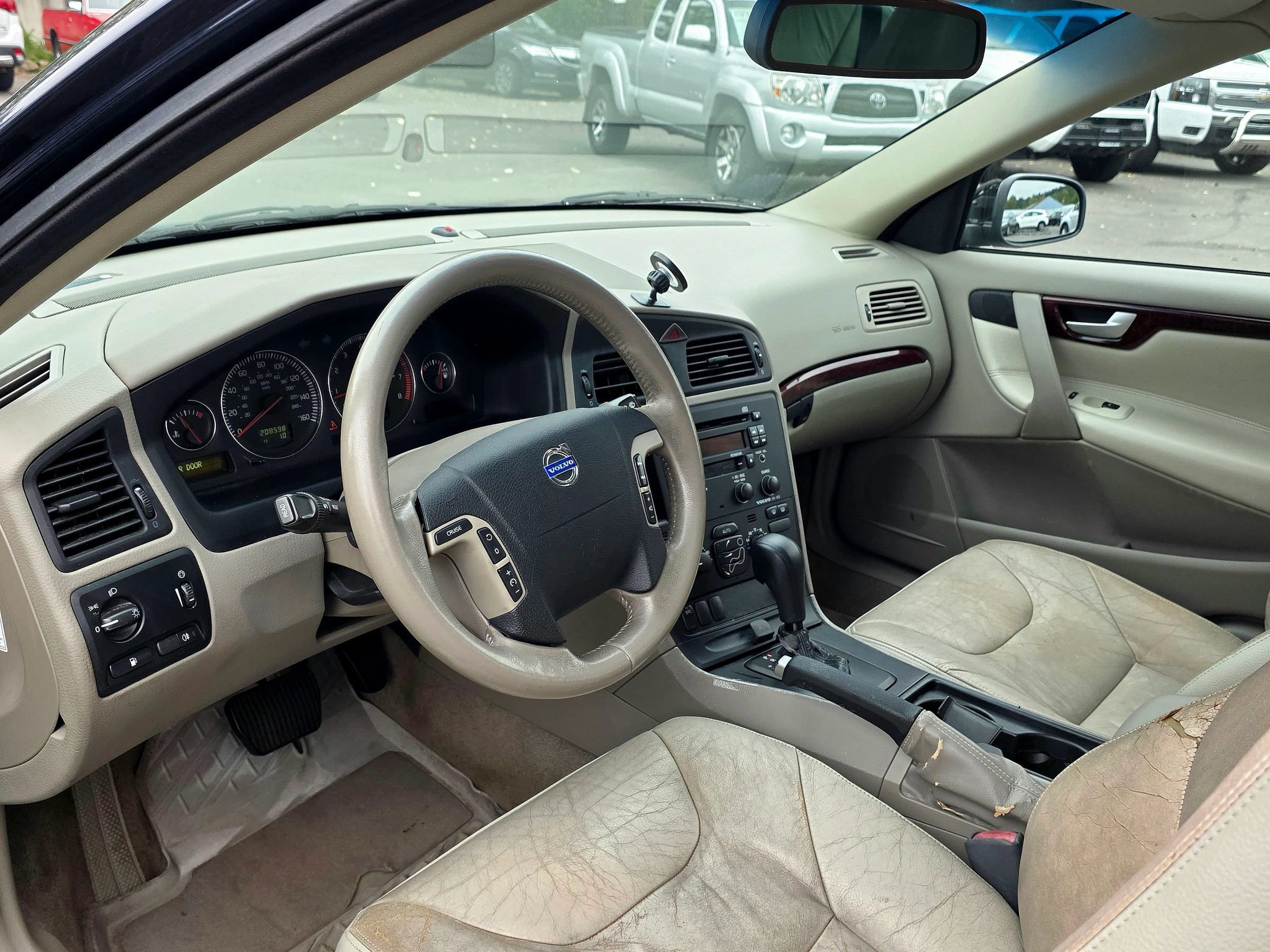 Used 2004 Volvo V70 2.5T FWD image 16