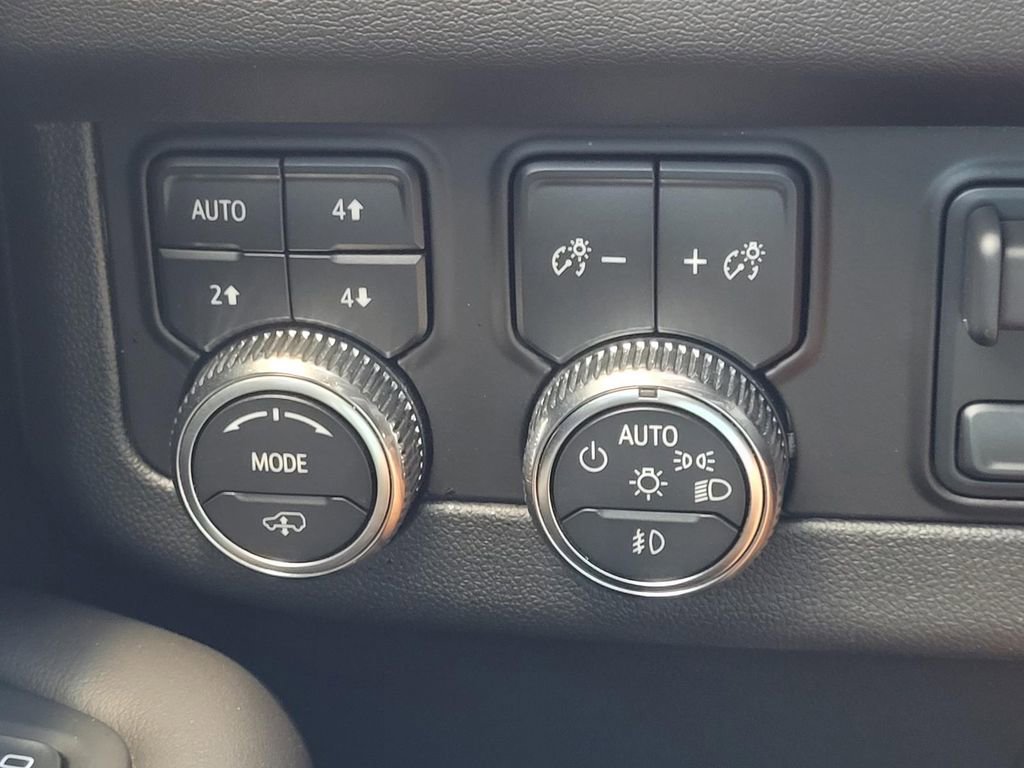 Used 2023 GMC Yukon AT4 w/ AT4 Premium Plus Package AWD/4WD image 23