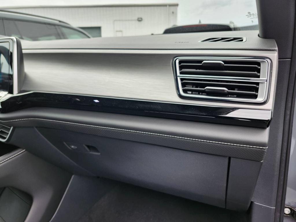 New 2026 Volkswagen Atlas Cross Sport SE AWD/4WD image 11