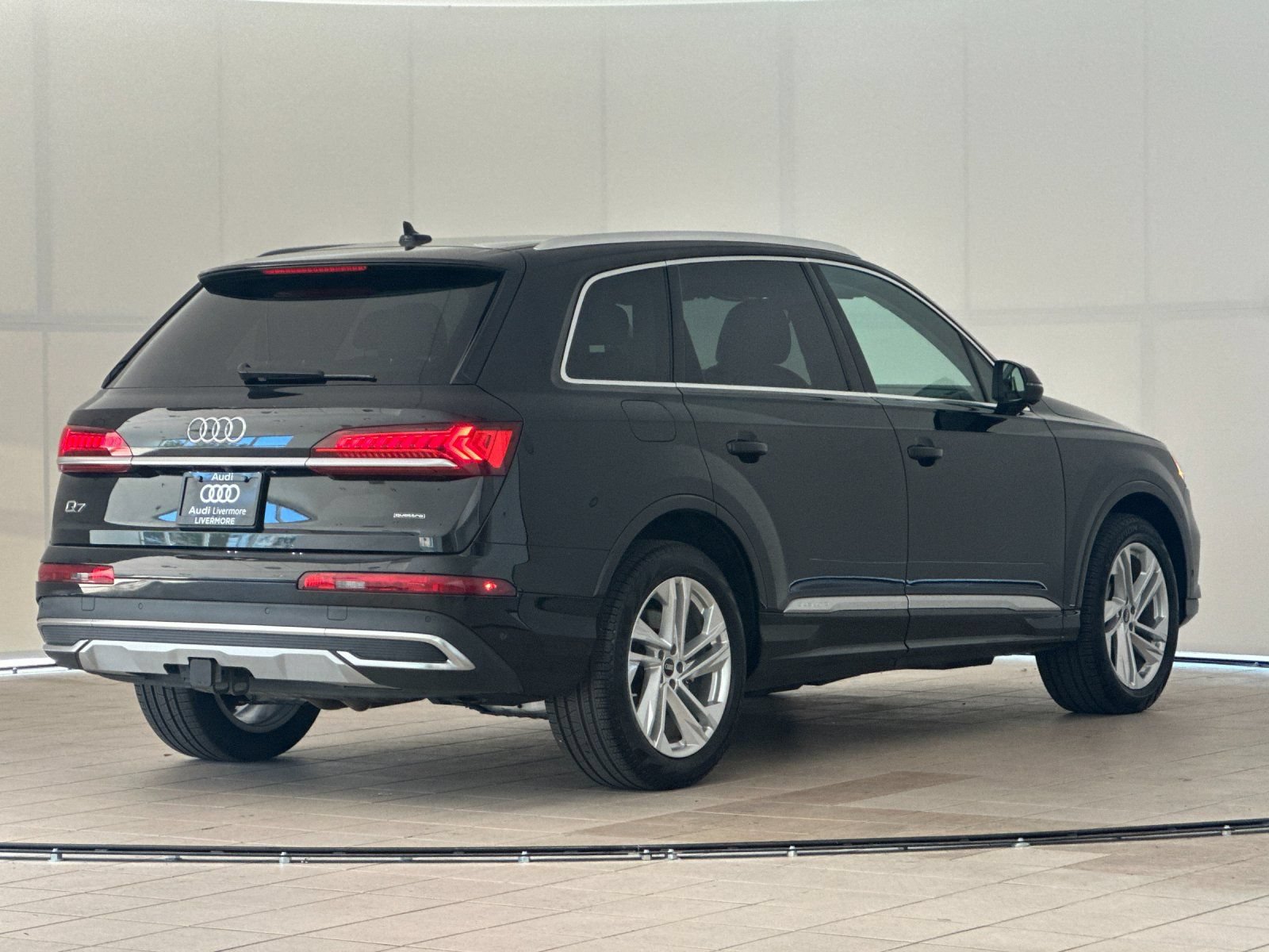 Used 2023 Audi Q7 3.0T Premium Plus w/ Premium Plus Package AWD/4WD image 6