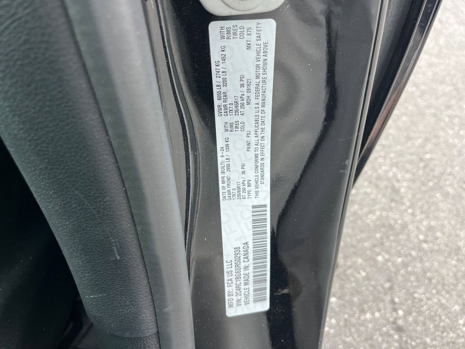 Used 2025 Chrysler Pacifica Select image 32