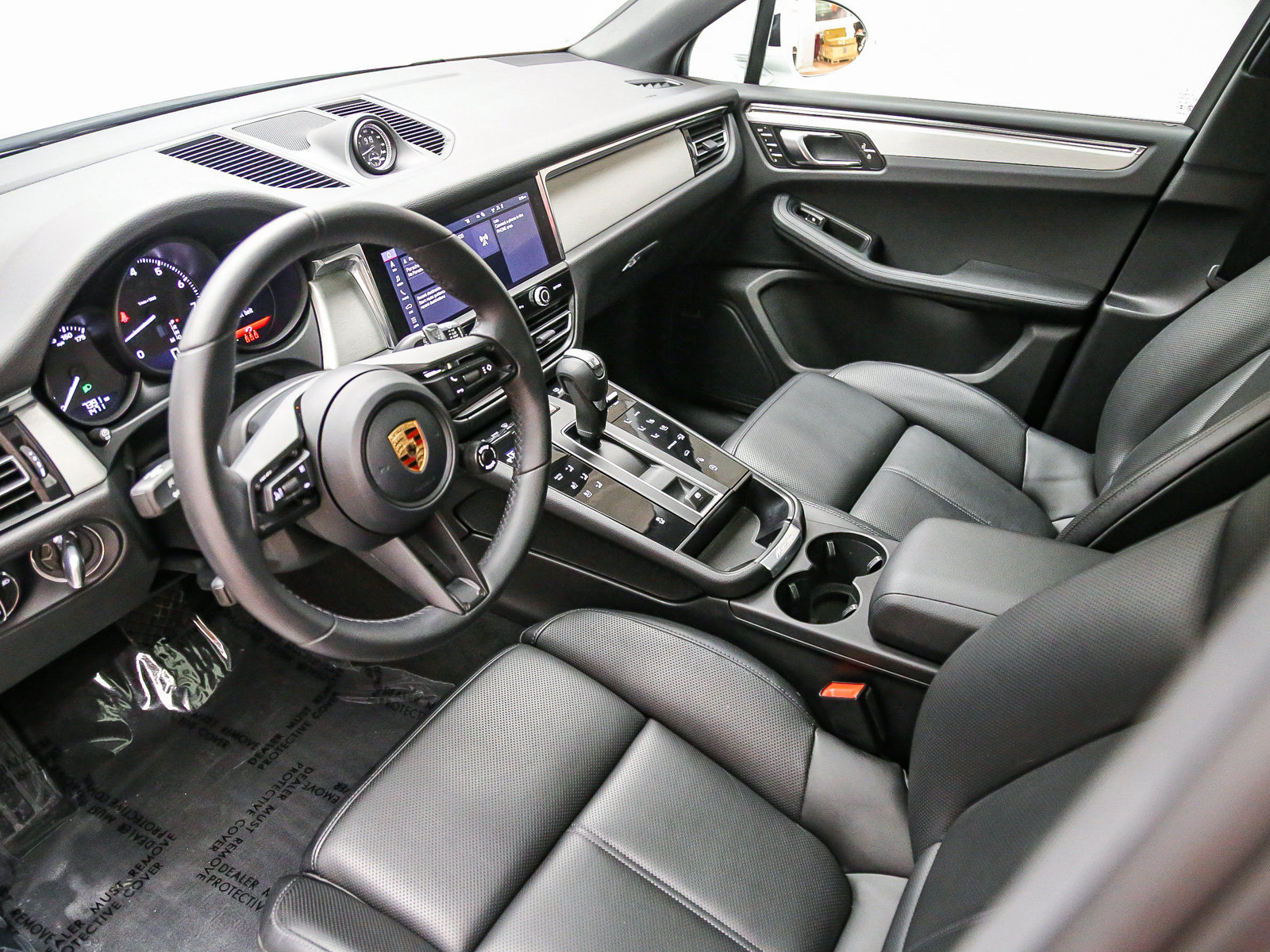 Certified 2026 Porsche Macan AWD/4WD image 37