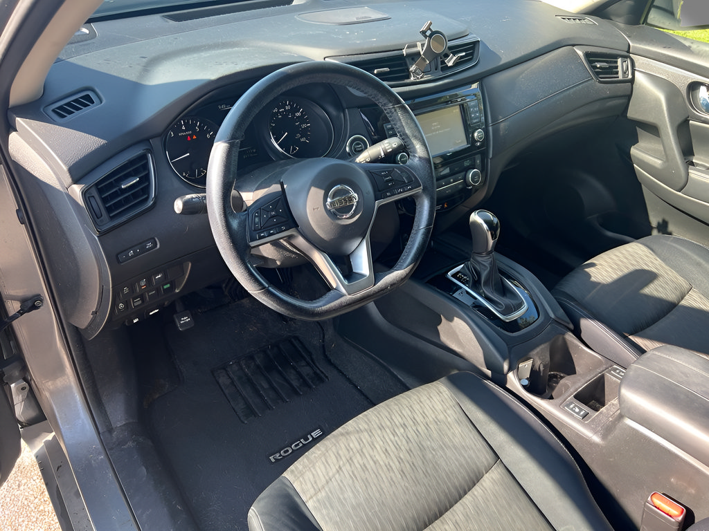 Used 2017 Nissan Rogue SV w/ Sun & Sound Touring Package AWD/4WD image 17