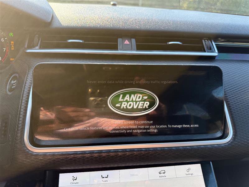 Used 2018 Land Rover Range Rover Velar R-Dynamic SE image 29