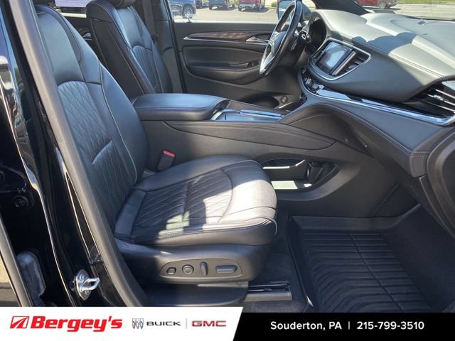 Used 2022 Buick Enclave Avenir w/ Avenir Technology Package AWD/4WD image 32
