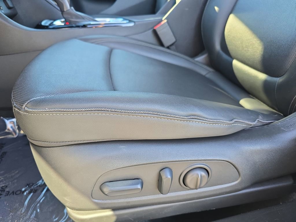 Used 2024 Buick Encore GX Sport Touring w/ Comfort Package image 31