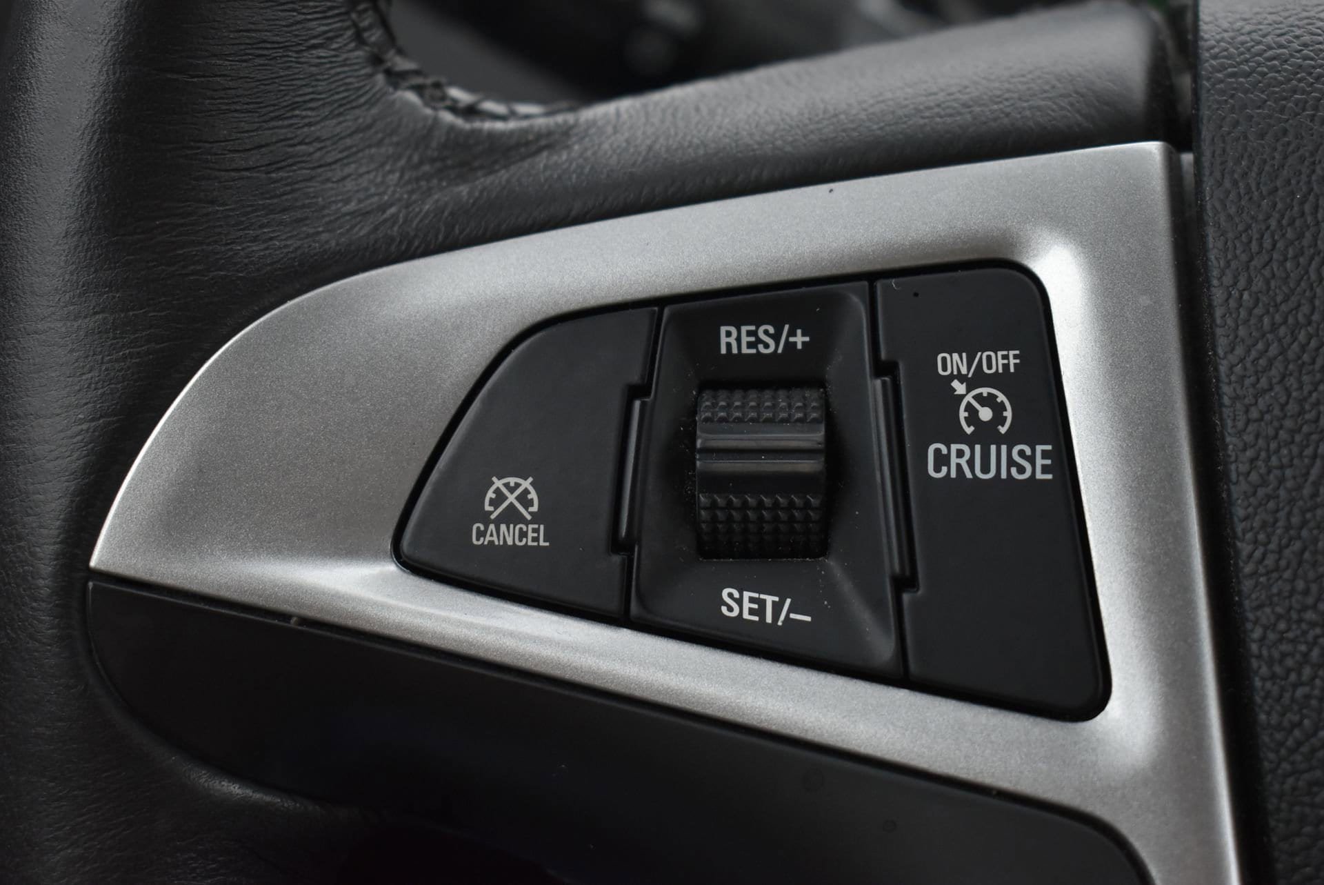 Used 2016 Chevrolet Equinox LTZ w/ Enhanced Convenience Package FWD image 18