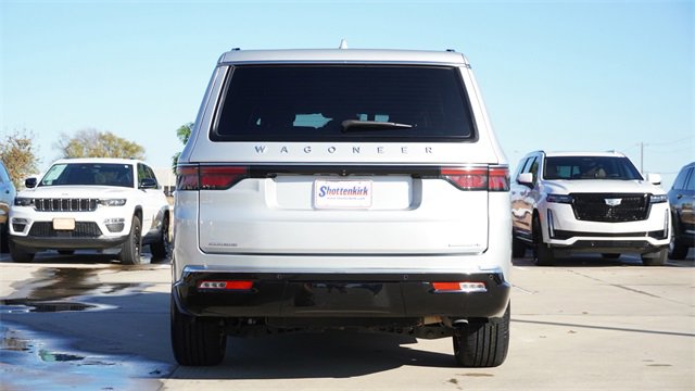 Used 2023 Jeep Wagoneer L Series III w/ Preferred Equipment Group image 8