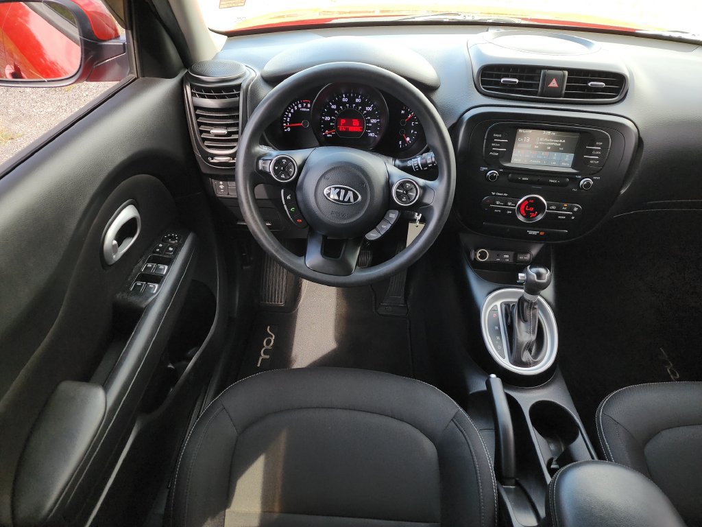 Used 2017 Kia Soul + FWD image 17
