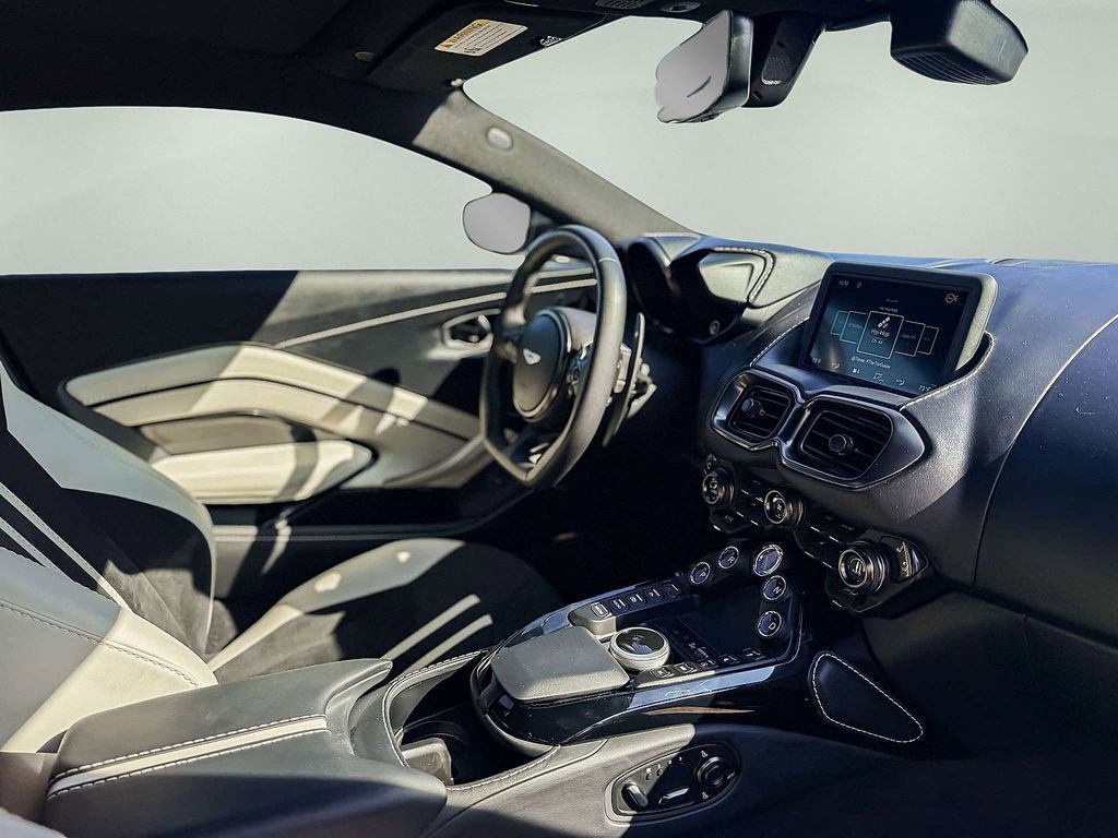 Used 2023 Aston Martin V8 Vantage Coupe image 31