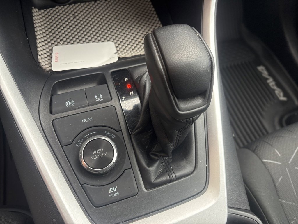 Used 2020 Toyota RAV4 XLE image 17