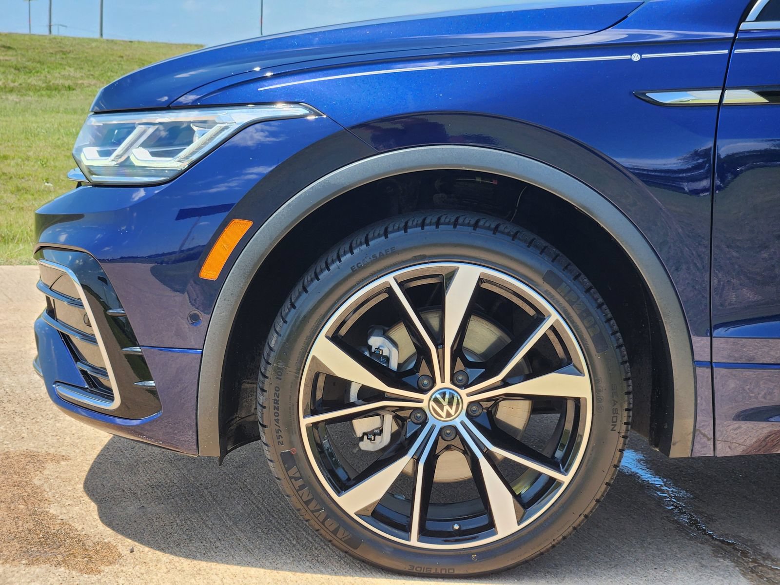 Used 2024 Volkswagen Tiguan SEL R-Line AWD/4WD image 13