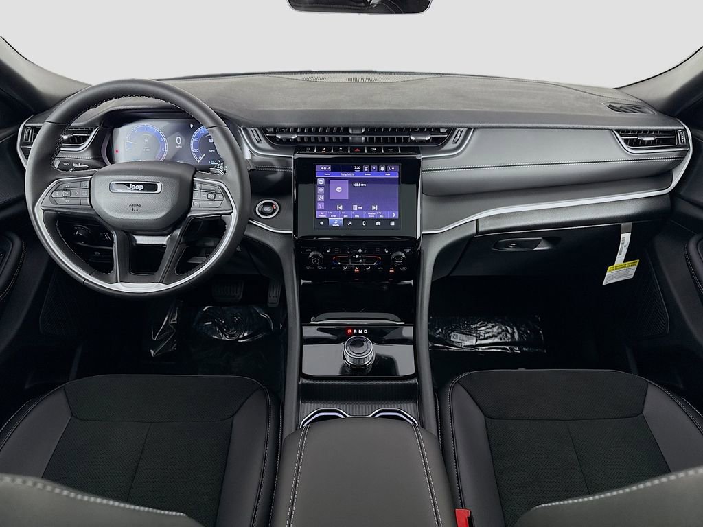 New 2025 Jeep Grand Cherokee Altitude image 28