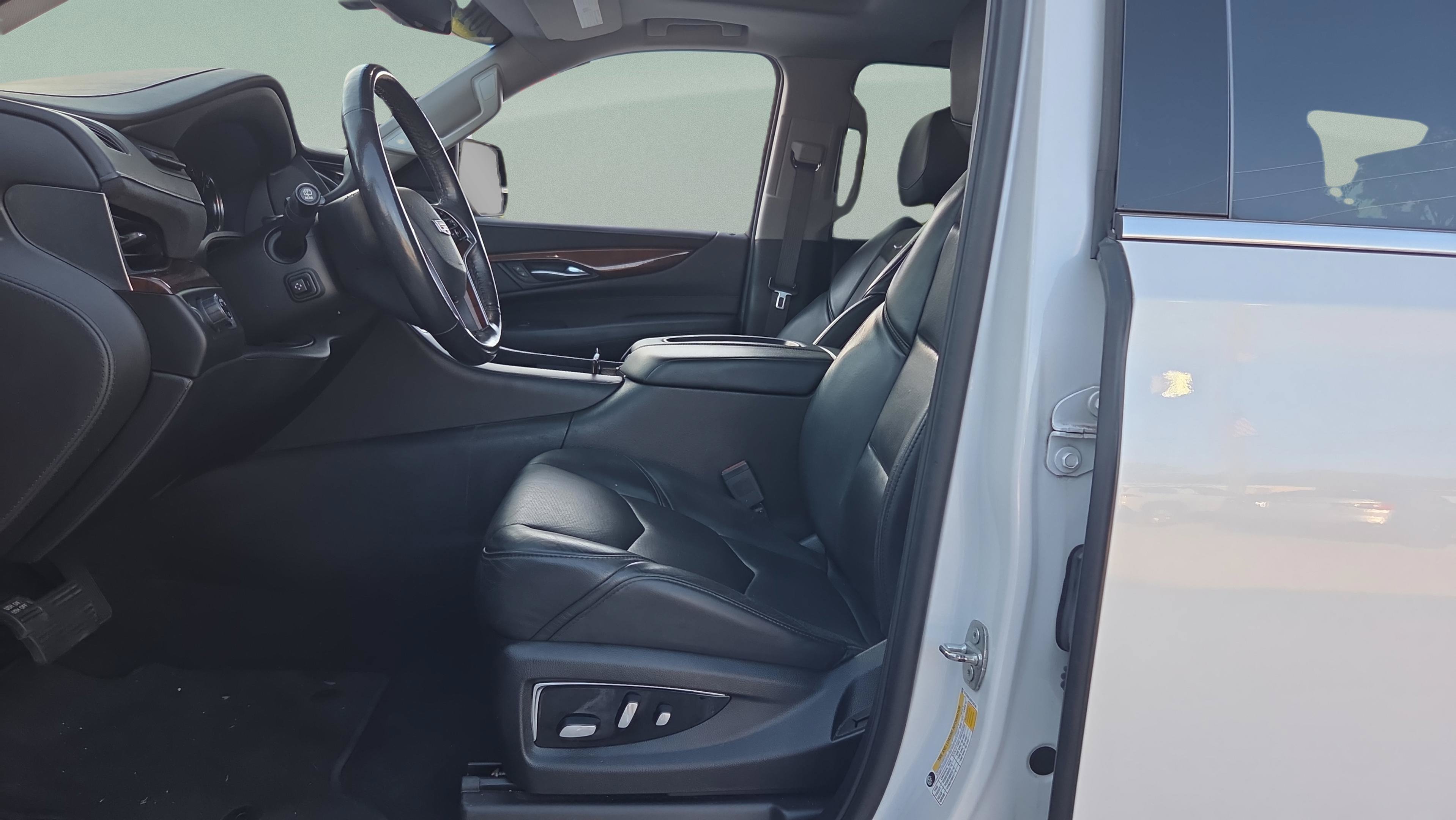 Used 2019 Cadillac Escalade Luxury RWD image 9