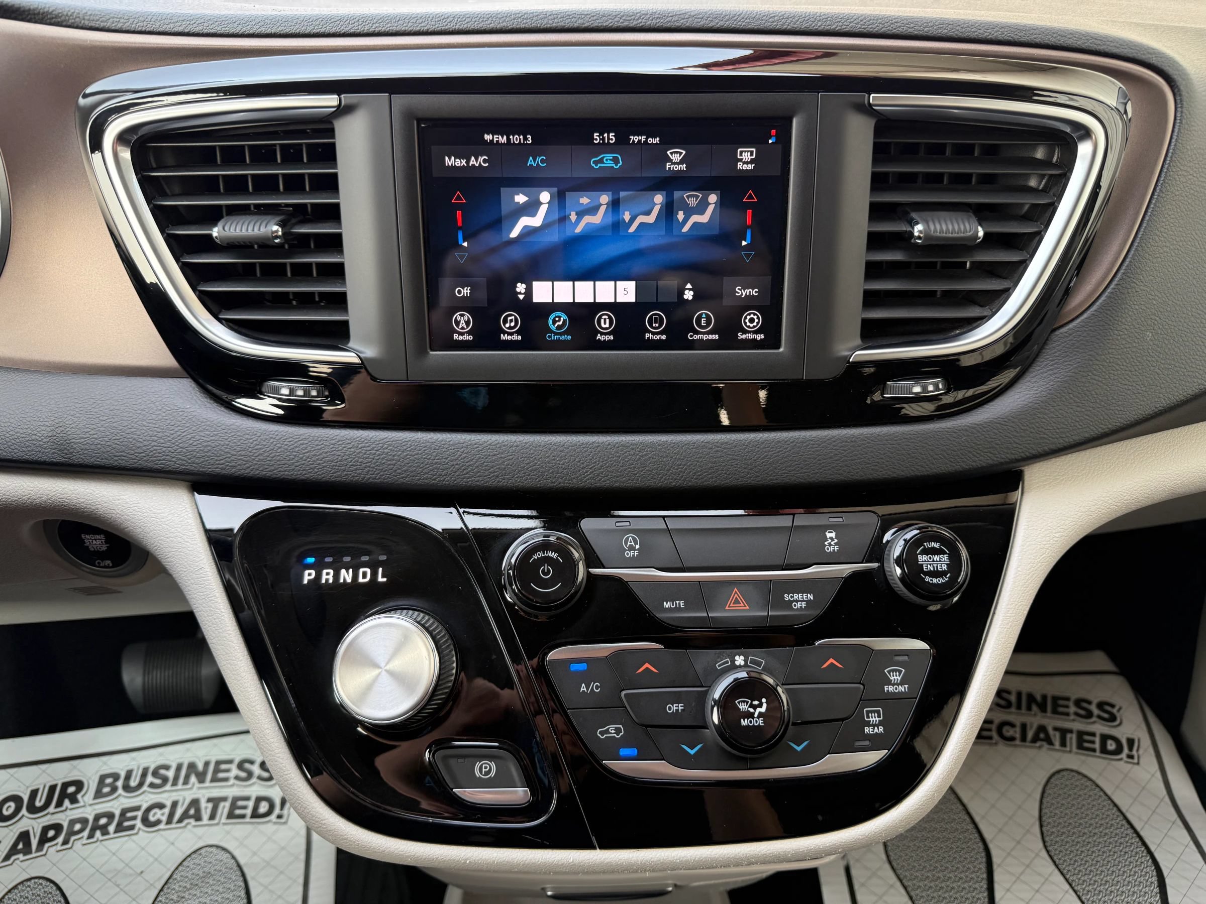 Used 2020 Chrysler Voyager L FWD image 25
