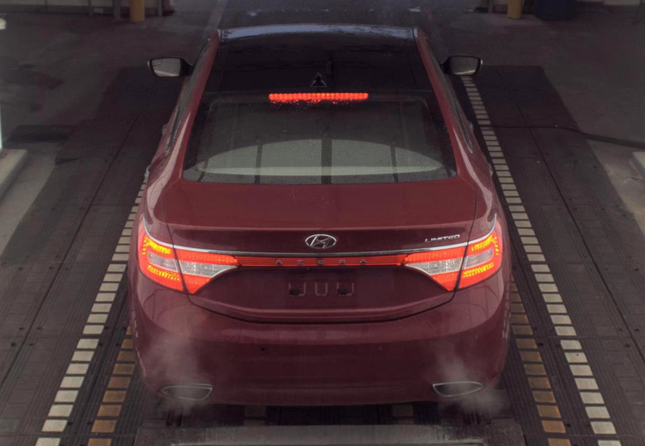 Used 2014 Hyundai Azera Limited w/ Option Group 02 image 6