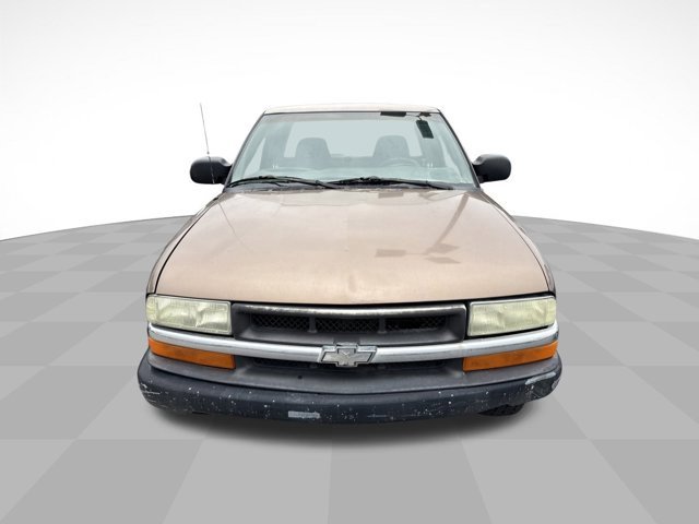 Used 2003 Chevrolet S10 Pickup 4x4 Extended Cab w/ Skid Plate Package image 2