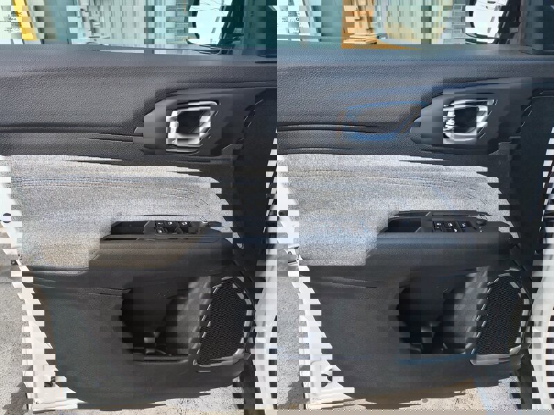 Used 2024 Jeep Compass Latitude image 23