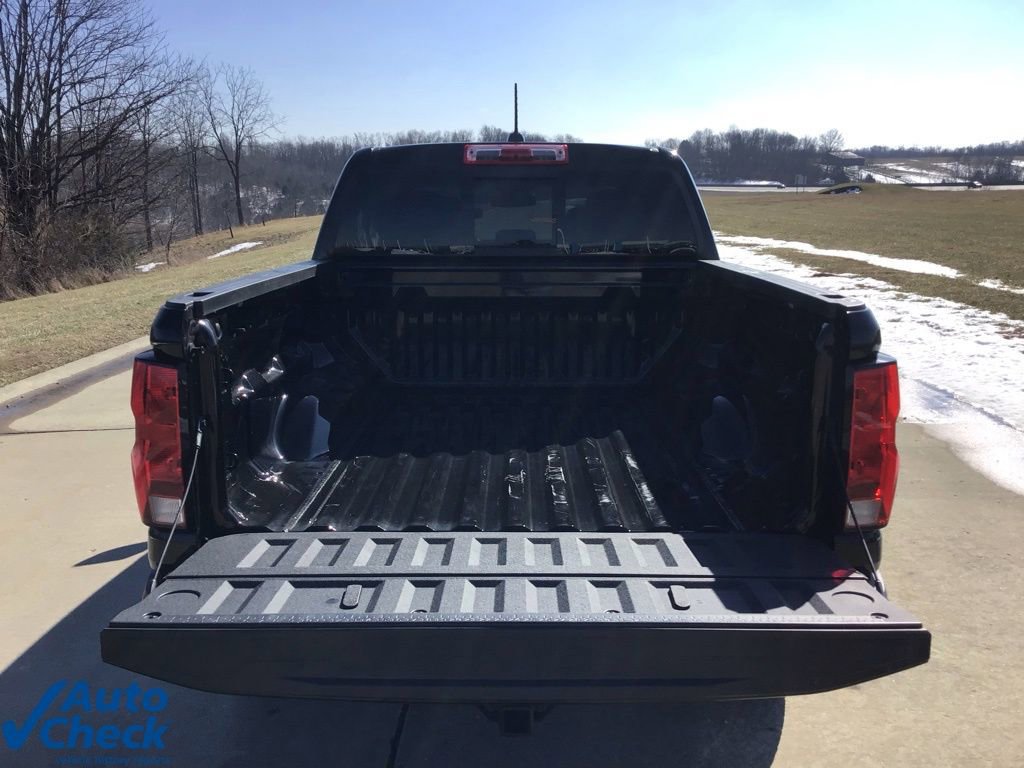 Used 2025 Chevrolet Colorado LT w/ Advanced Trailering Package image 5