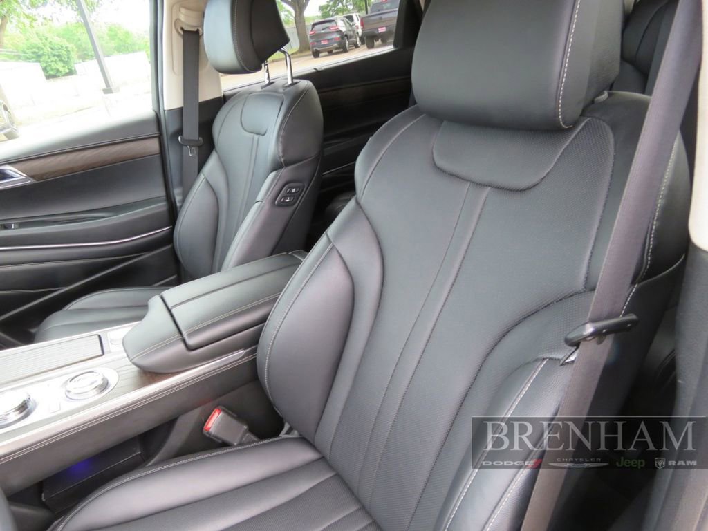 Used 2024 Genesis GV80 2.5T AWD/4WD image 16