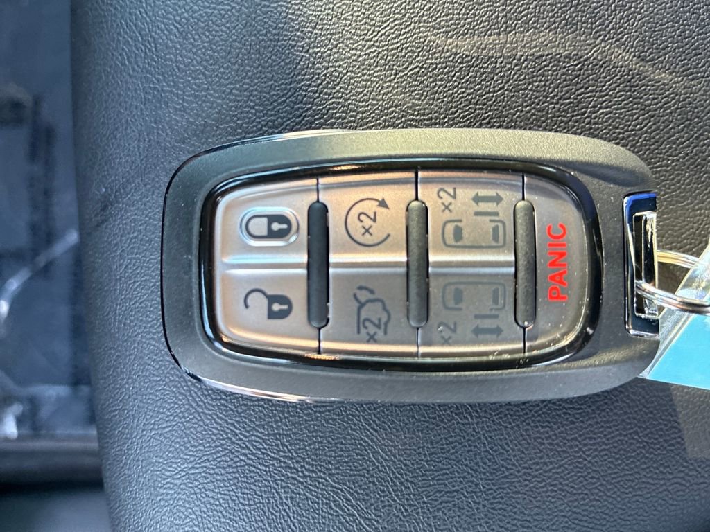 New 2026 Chrysler Pacifica Select image 28