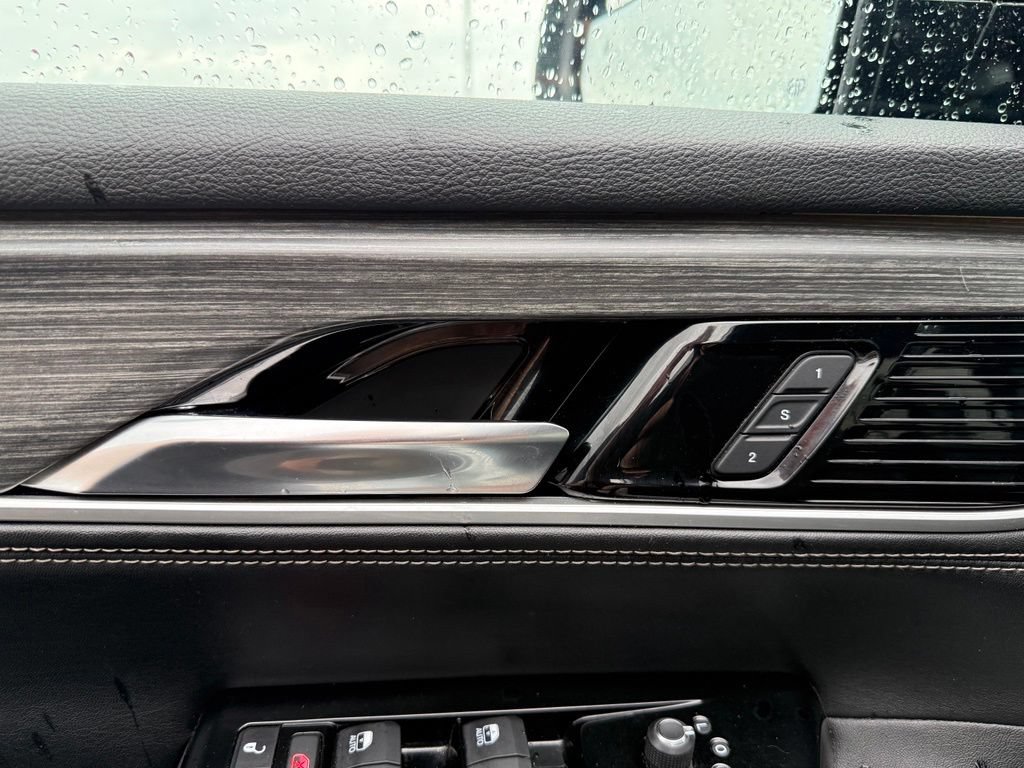 Used 2024 Jeep Wagoneer L Series II w/ Flexible Seating Group AWD/4WD image 9