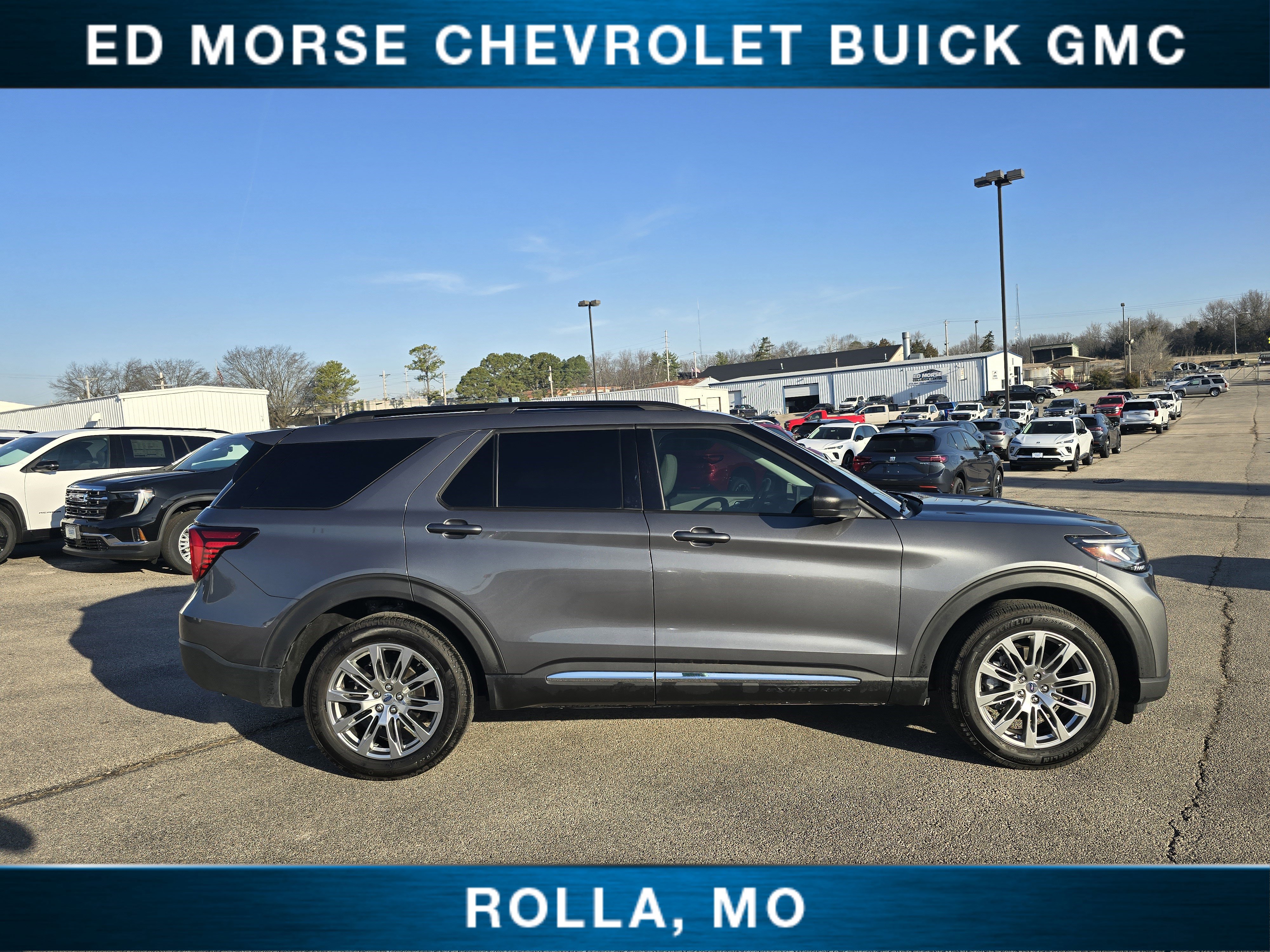 Used 2025 Ford Explorer Active w/ Active Comfort Package image 2