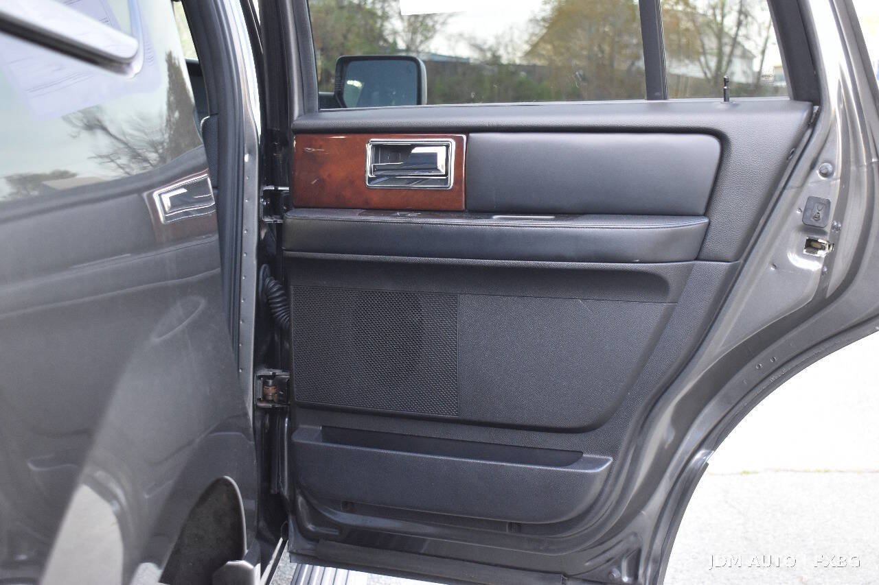 Used 2017 Lincoln Navigator Select AWD/4WD image 11