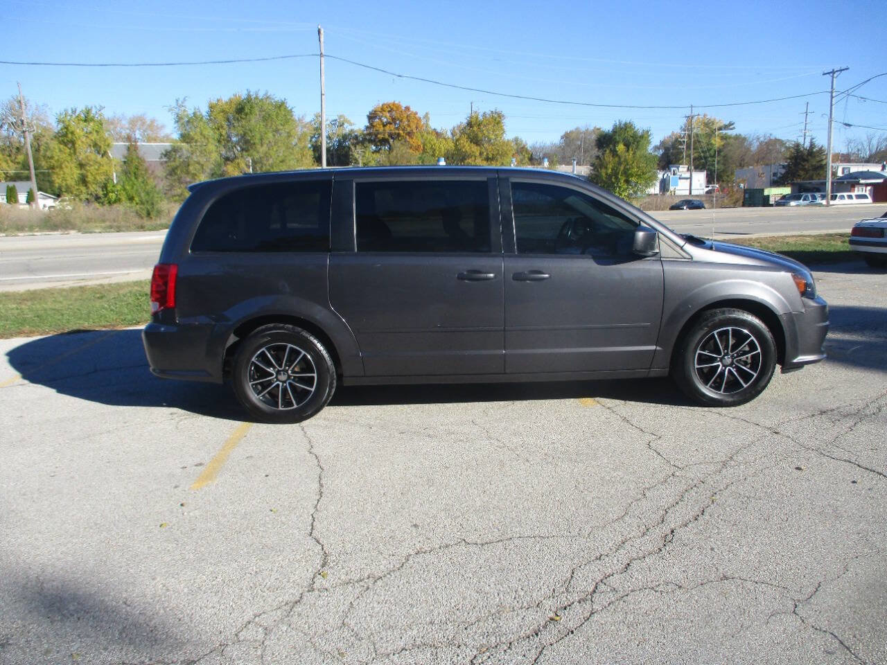 Used 2017 Dodge Grand Caravan SE image 6