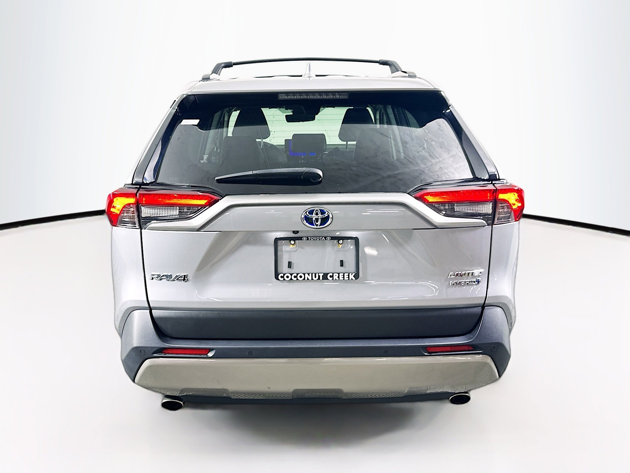 Used 2023 Toyota RAV4 Limited AWD/4WD image 4