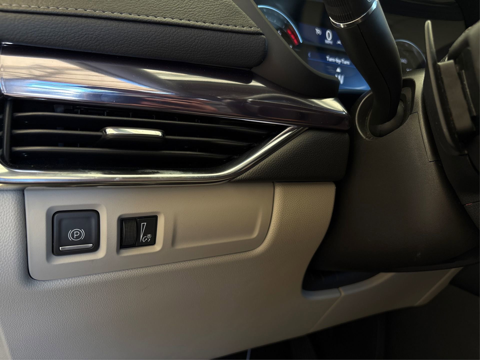 Certified 2023 Cadillac XT4 Luxury w/ Driver Awareness Package image 22