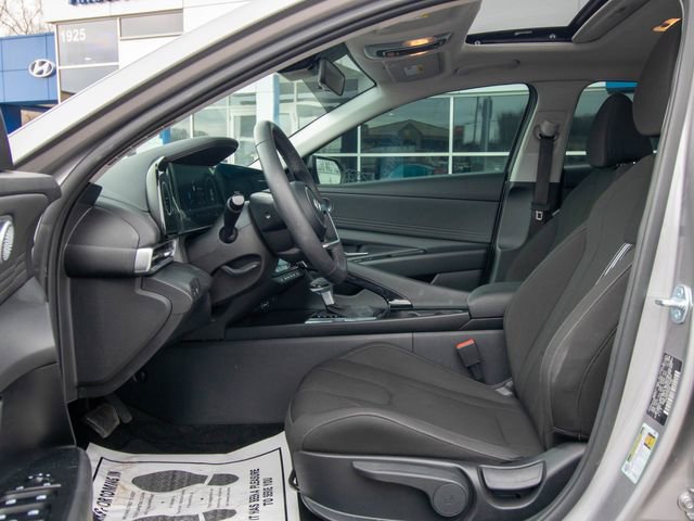 Used 2025 Hyundai Elantra SEL image 5