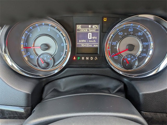 Used 2016 Chrysler Town & Country Touring w/ Driver Convenience Group image 27