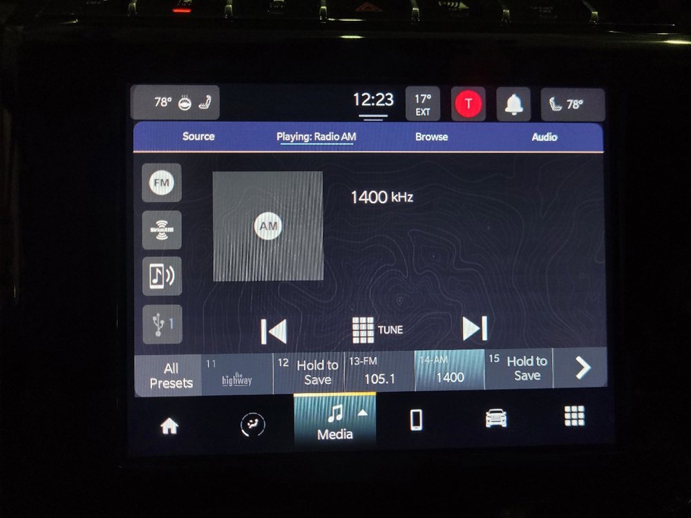 Used 2023 Jeep Grand Cherokee Laredo w/ Luxury Tech Group I image 25