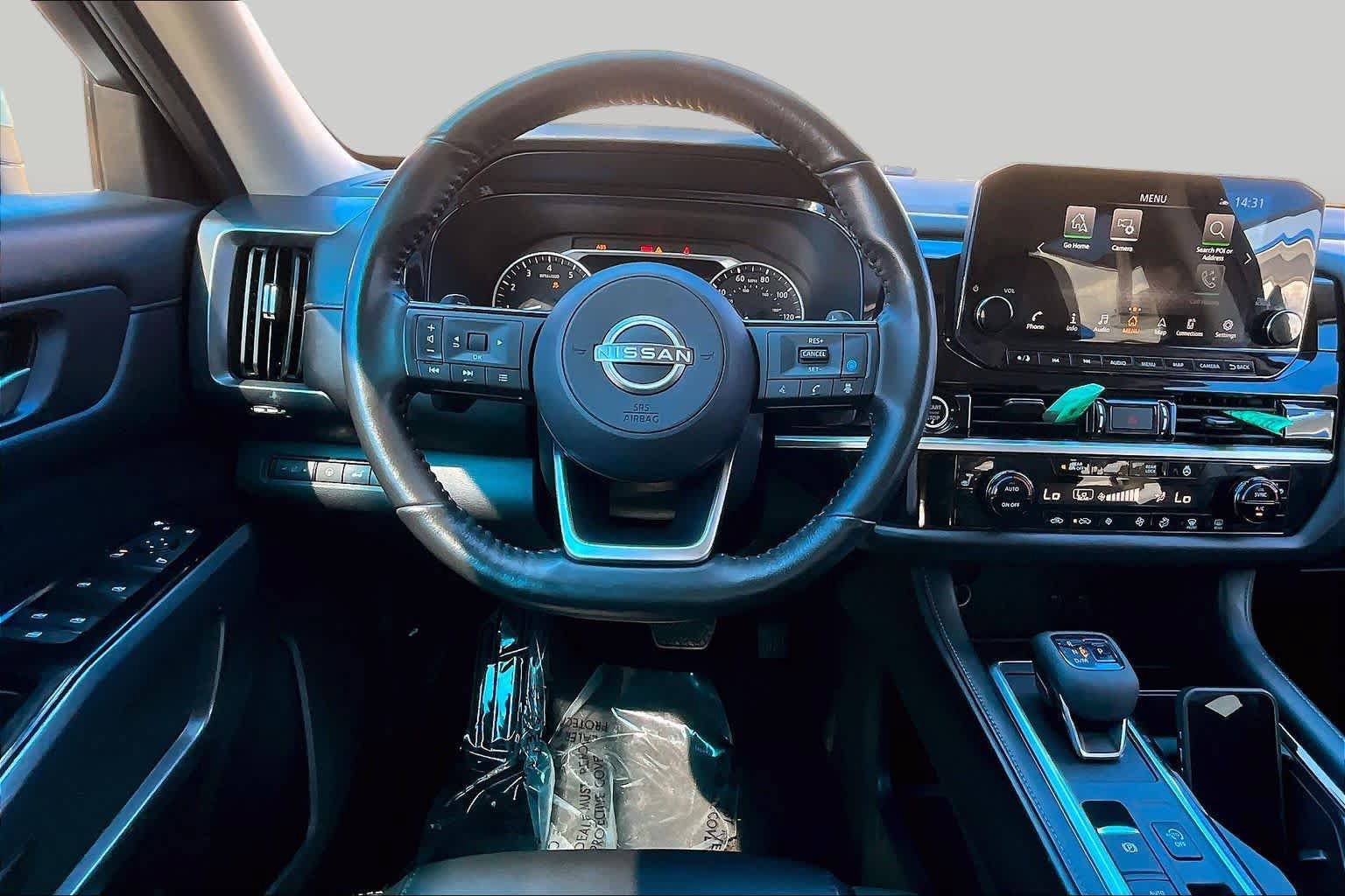 Used 2023 Nissan Pathfinder SL w/ Lighting Package (N92) FWD image 6