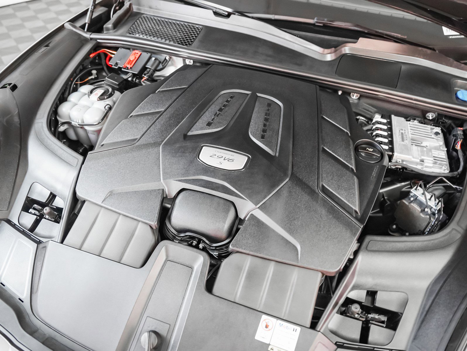 Used 2023 Porsche Cayenne S w/ Premium Package image 12