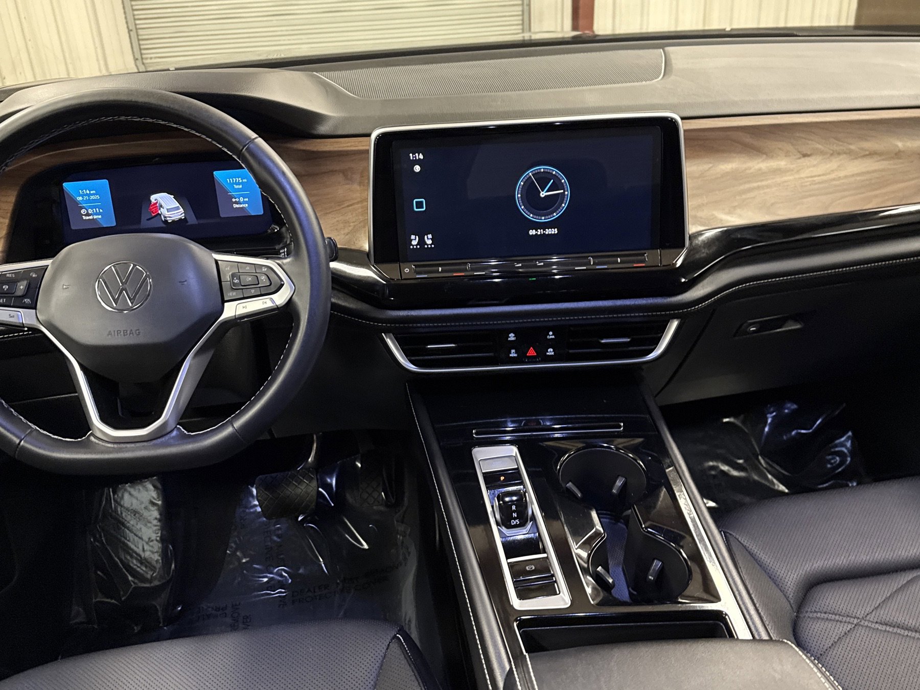 Used 2024 Volkswagen Atlas SE w/ Black Wheel Package image 16