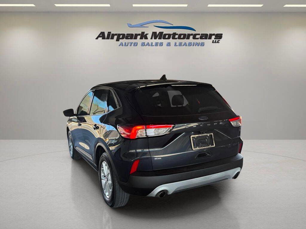 Used 2022 Ford Escape SE image 3