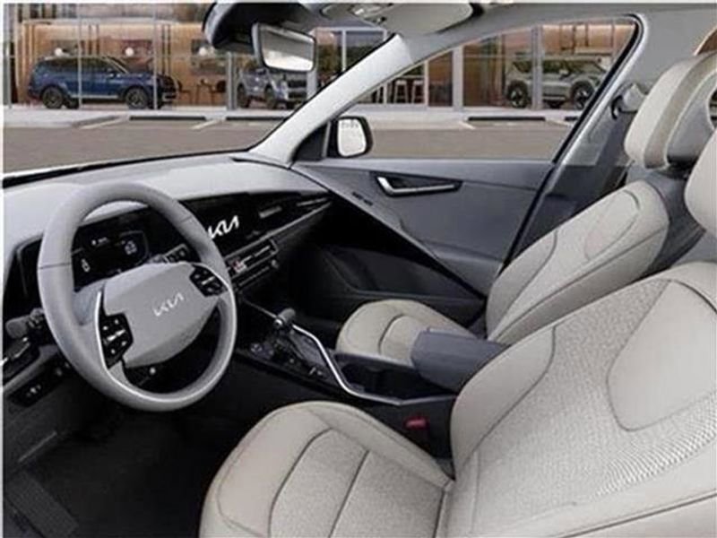 New 2025 Kia Niro EX image 44