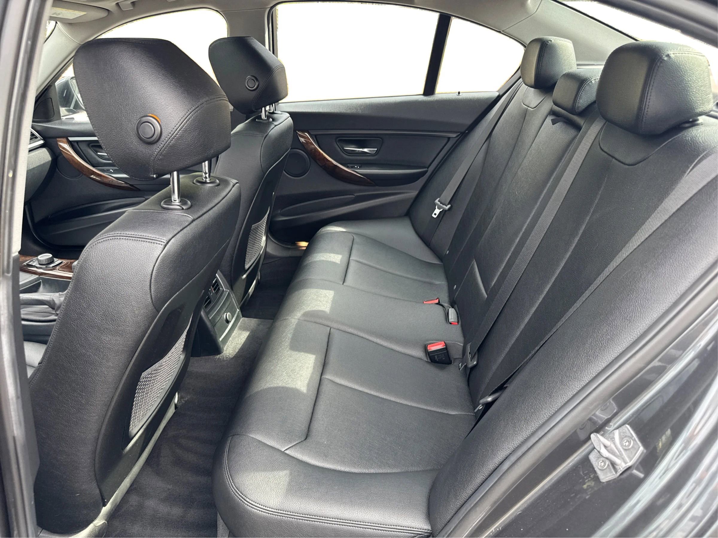 Used 2016 BMW 320i xDrive Sedan AWD/4WD image 13