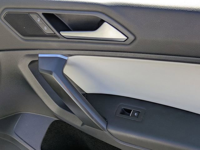 Used 2021 Volkswagen Tiguan SE image 36