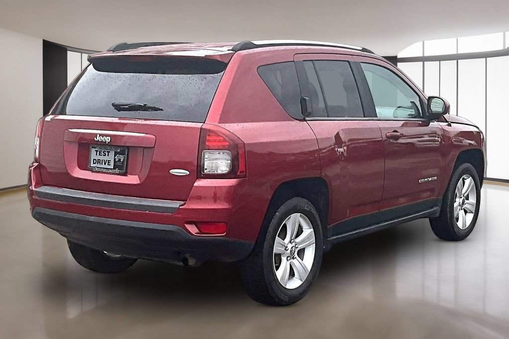 Used 2014 Jeep Compass Latitude FWD image 2