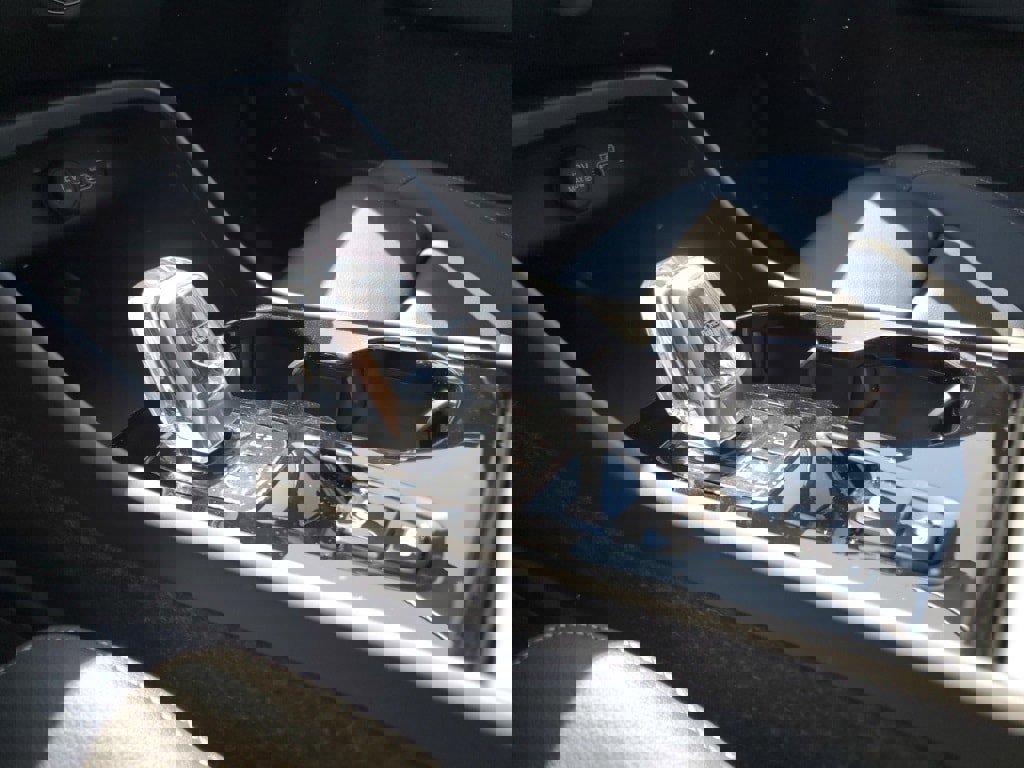 New 2025 Volvo XC40 B5 Ultra w/ Climate Package image 6