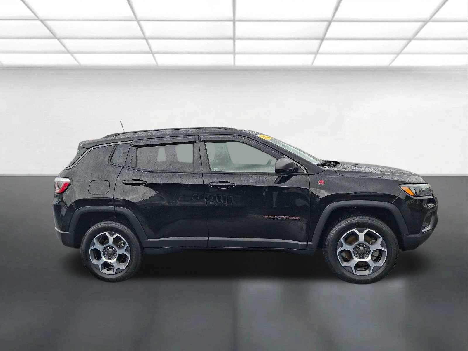 Certified 2022 Jeep Compass Trailhawk w/ Sun and Sound Group AWD/4WD image 2