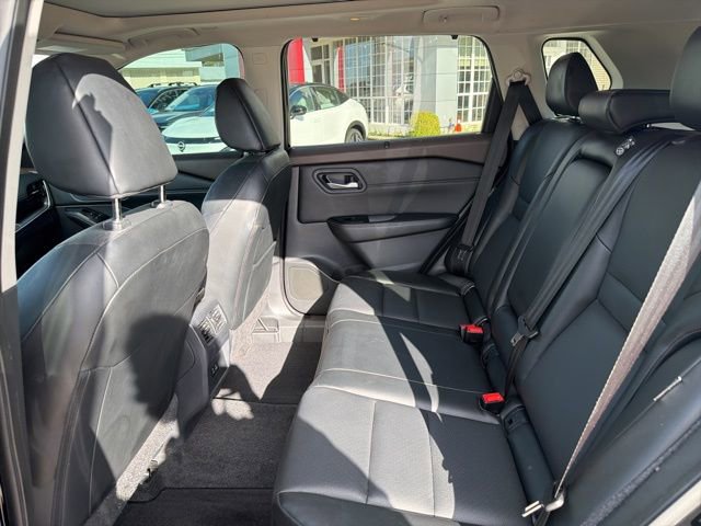 Used 2023 Nissan Rogue SV w/ SV Premium Package image 11