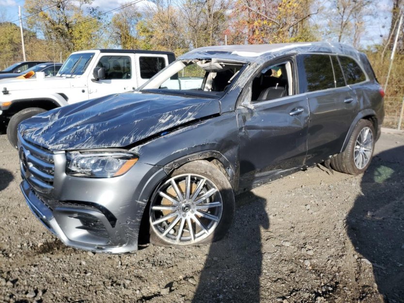 Used 2025 Mercedes-Benz GLS 580 4MATIC image 2