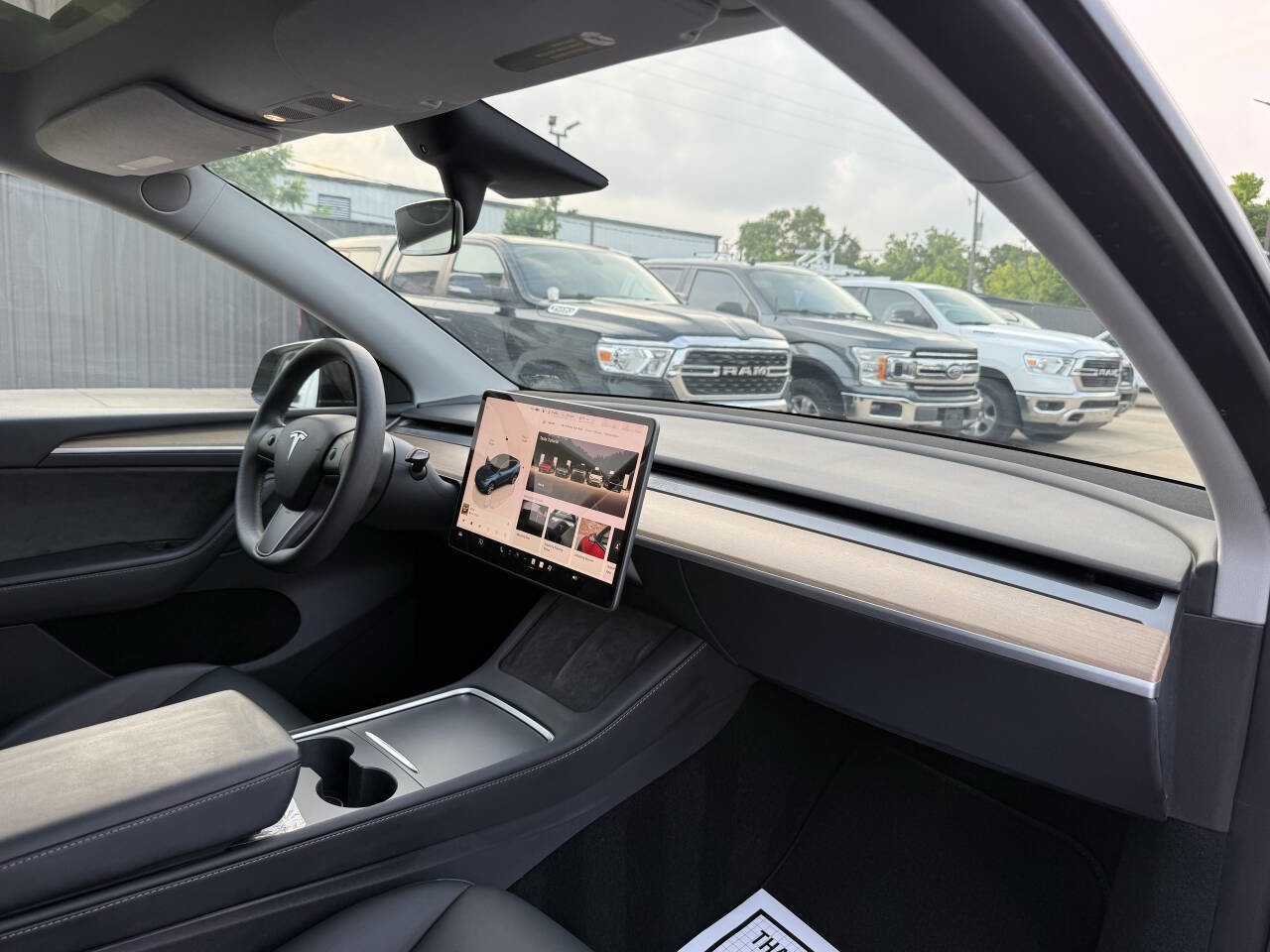 Used 2023 Tesla Model Y Long Range AWD/4WD image 9