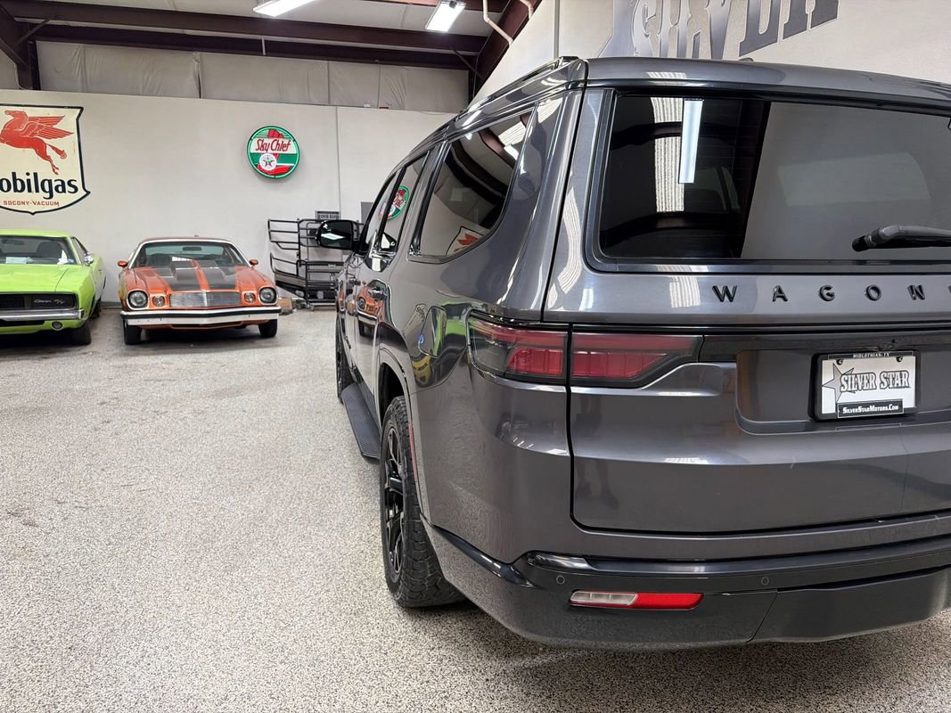 Used 2023 Jeep Wagoneer Series II RWD image 9