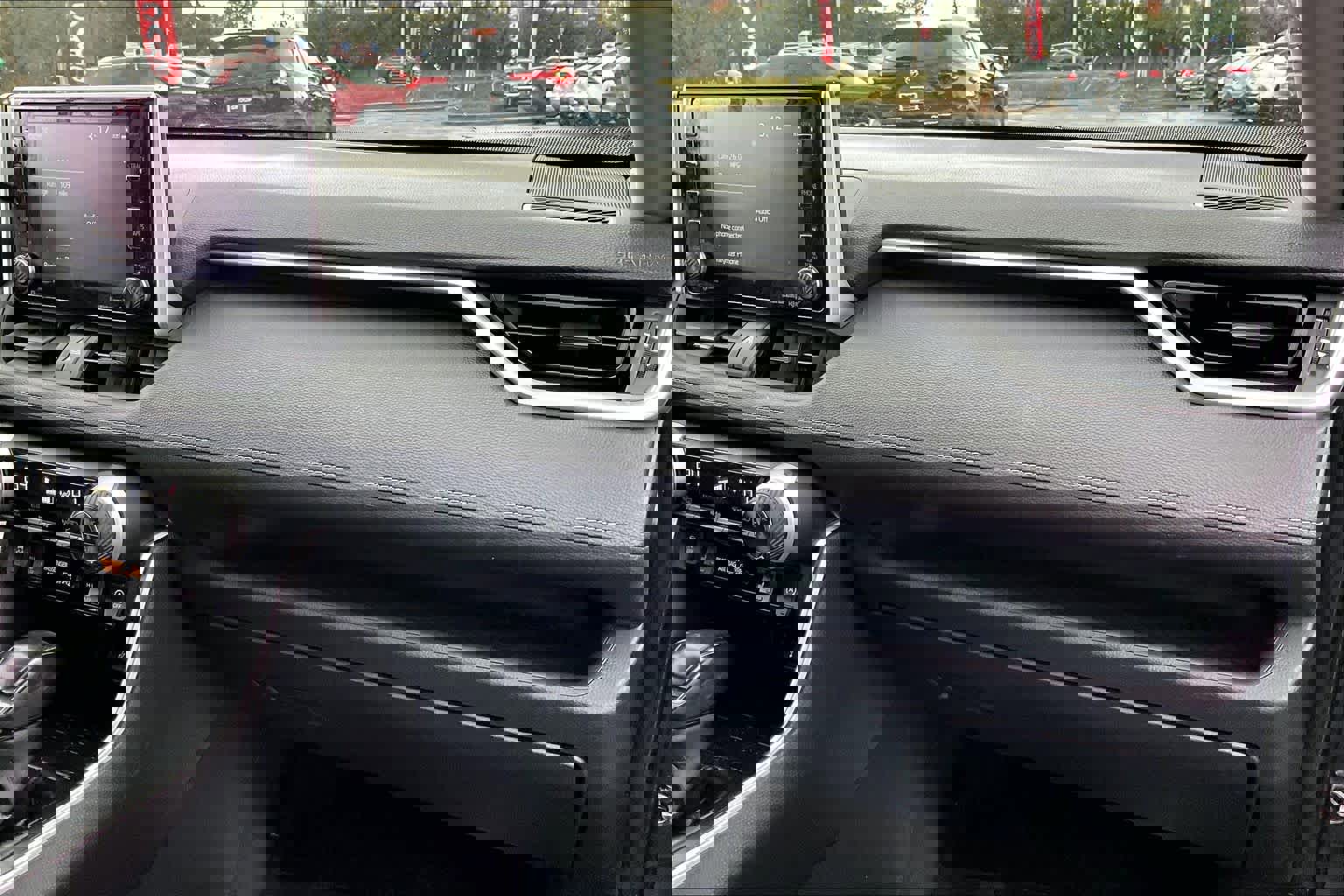 Used 2020 Toyota RAV4 XLE w/ Convenience Package image 18