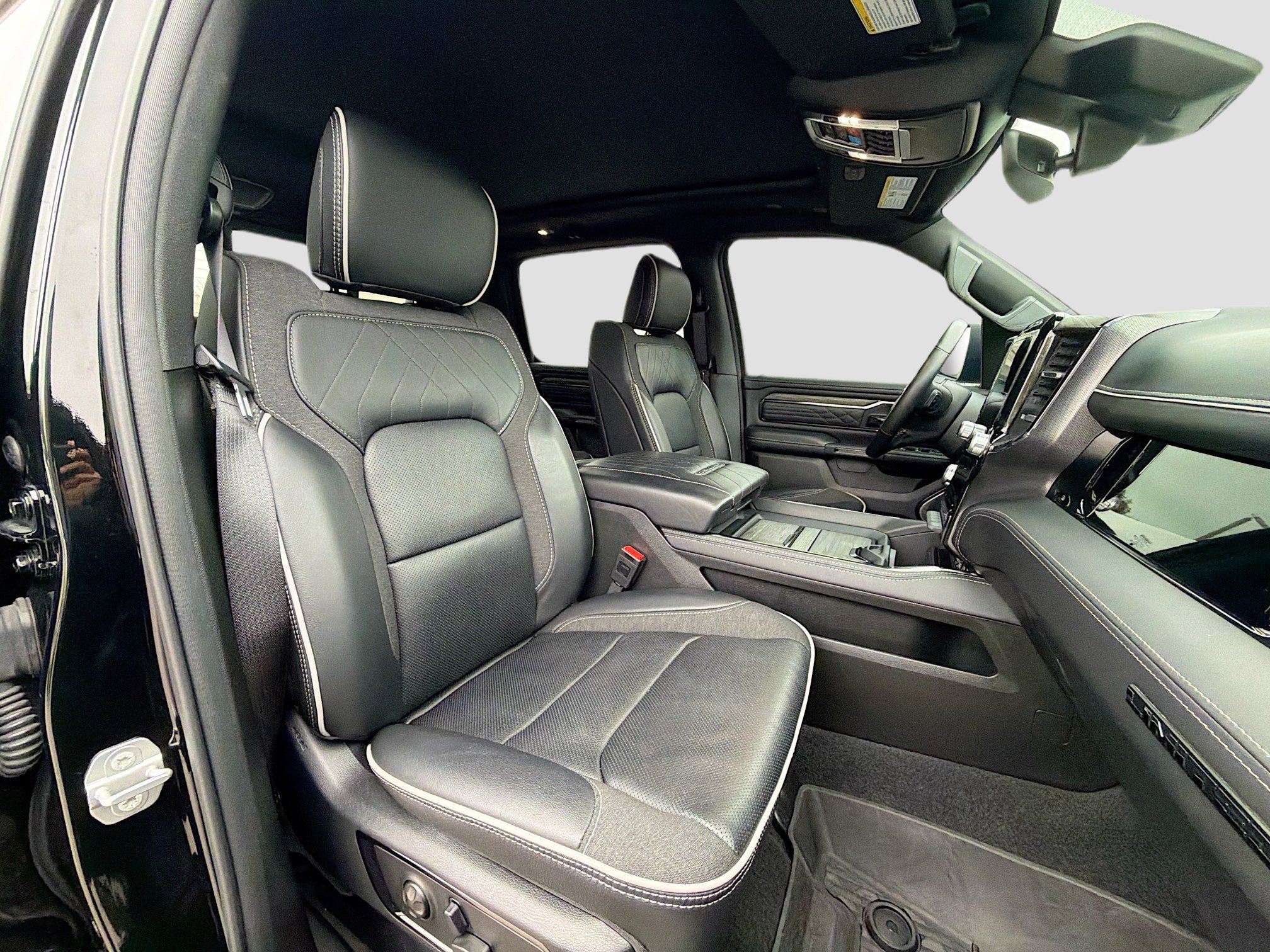 Used 2025 RAM 1500 Limited w/ Body Color Bumper Group image 14